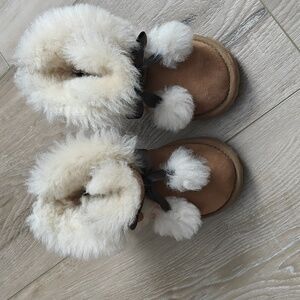 Kids UGG GITA CHESTNUT size toddler girls 8 sheepskin lined suede booties cute